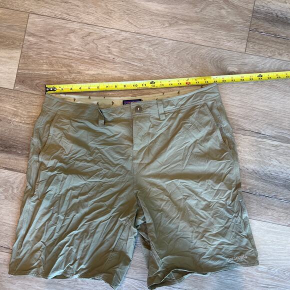 PATAGONIA Men's Stretch Wavefarer Walk Shorts 20" Size 40 - Picture 2 of 9